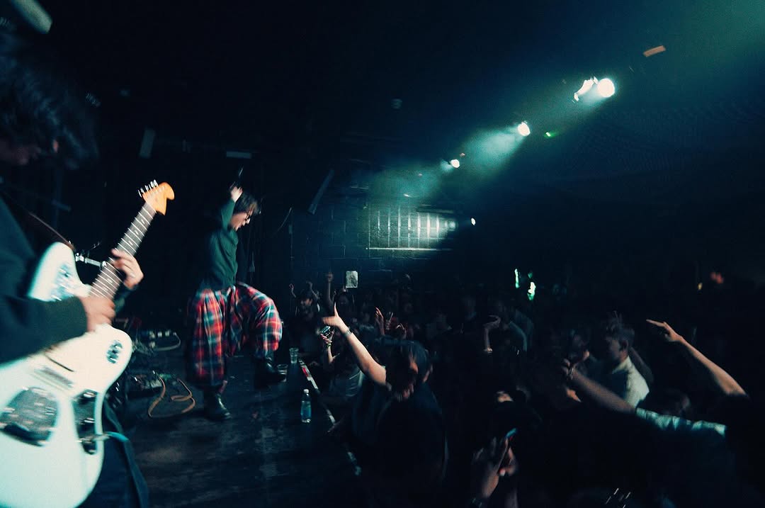 Work by Dazza, Estilista, in Londres