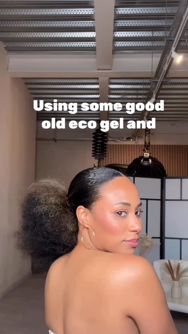 Work by Bridal Hair & Makeup Kent | Soft Glam & Natural Textures, Estilista de Cabello, in Londres