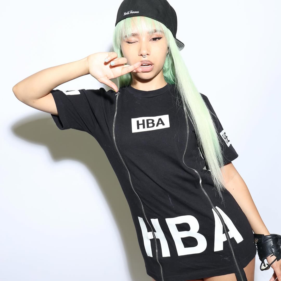 Work by alivia du sun, Estilista, in Londres