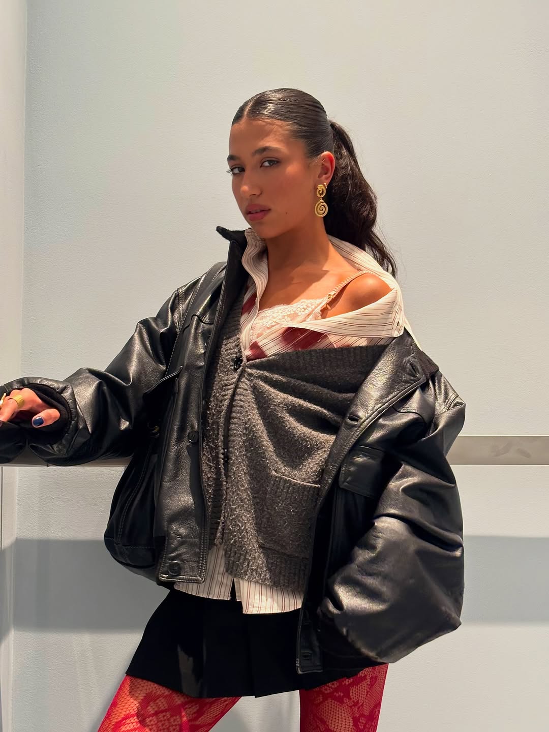 Work by D, Modelo, in Londres