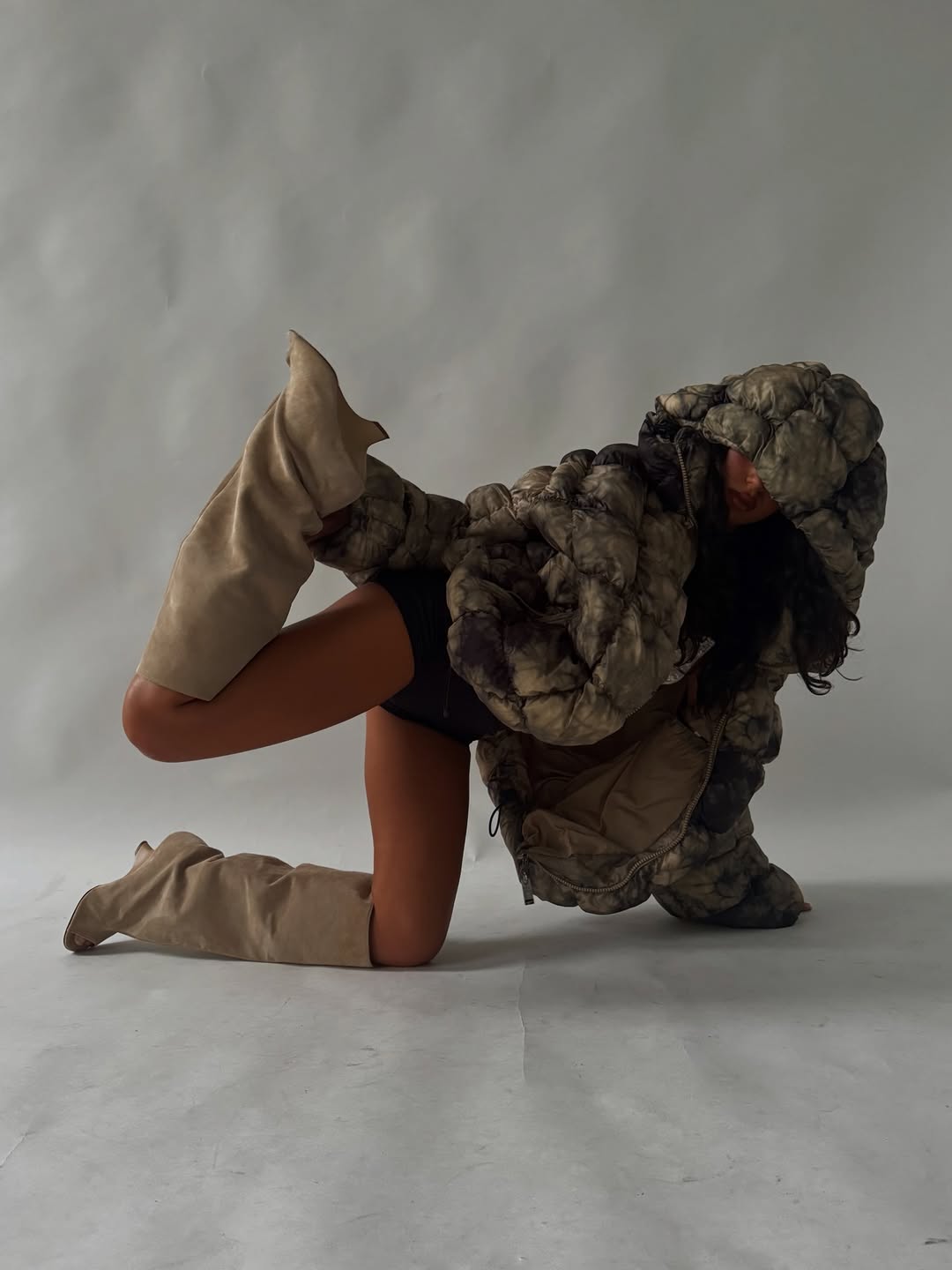 Work by D, Modelo, in Londres