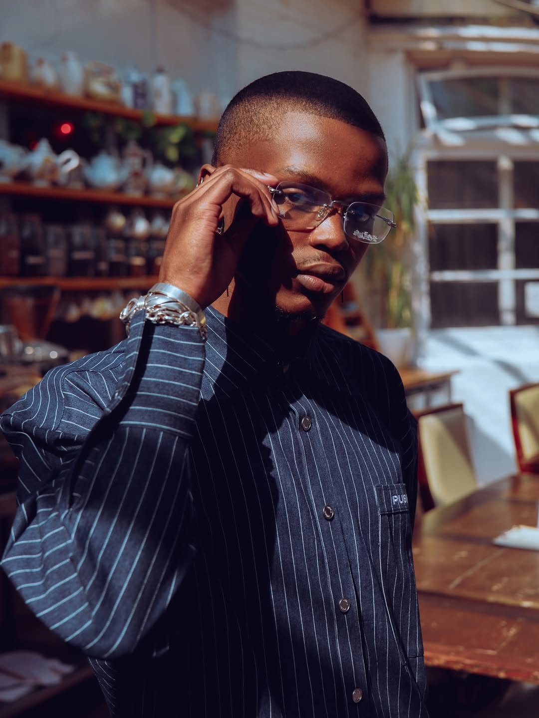 Work by Oba Moyo, Director Creativo, in Londres