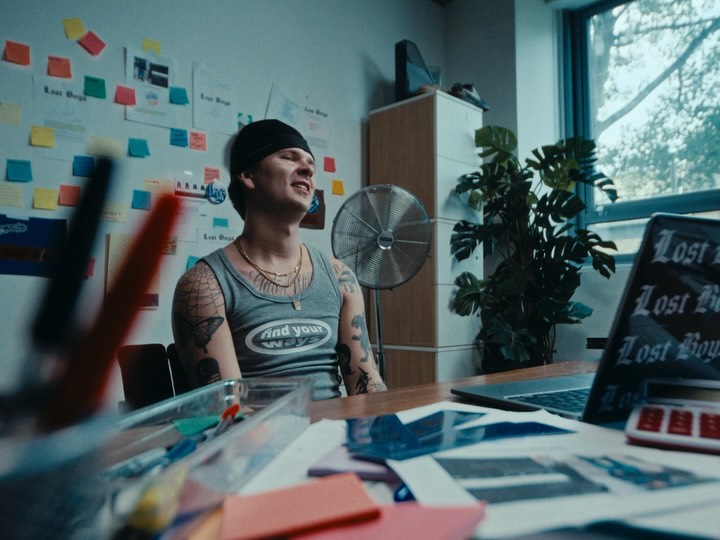 Work by Shreya Jha, Directeur, in Londen